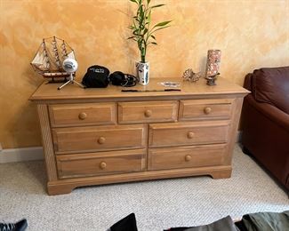 5 piece furniture suite with coordinating decor. 