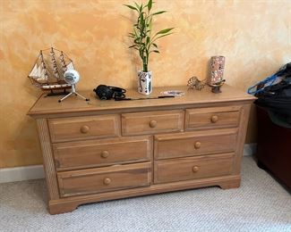 7 drawer dresser. 