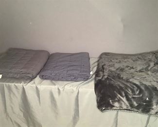 (3) Weighted Blankets