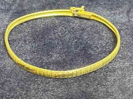 01 Gold Bracelet