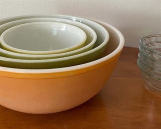 Vintage Pyrex Bowls