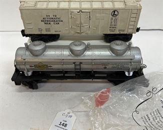Lionel 34 72 Automatic Refridgerated Milk Car and 6415 Sunoco Car