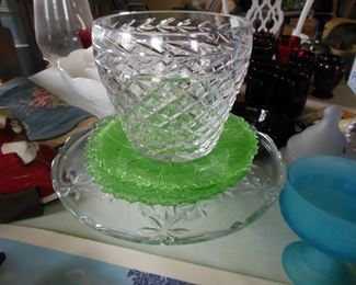 4 URANIUM GLASS PLATES, CRYSTAL BOWL SERVING PLATTER