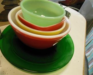 VINTAGE PYREX BOWLS