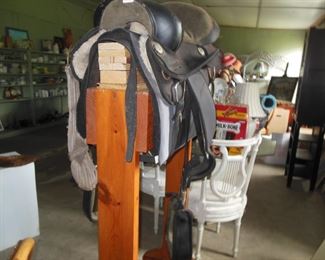 EXCELLENT SADDLE AND STAND