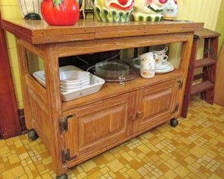Rare! Ranch Oak server with casters