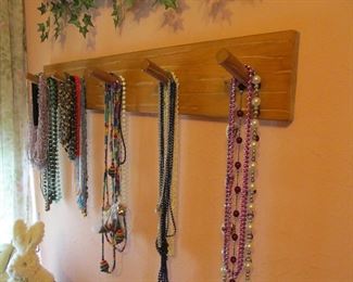 Ranch Oak clothes pegs