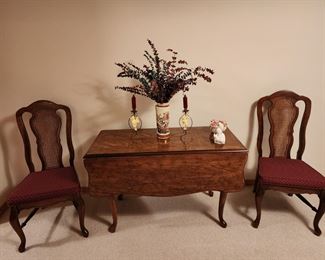 Bassett drop leaf table and 2 chairs