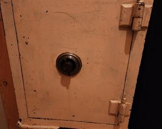 Victor 1885 safe