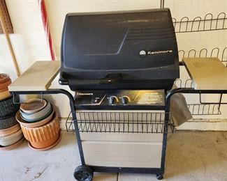 Kenmore bbq with propane tank
