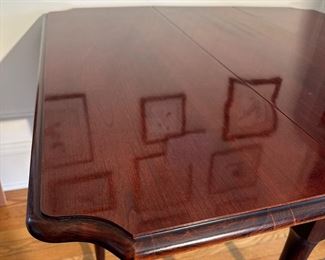 BUY IT NOW! $800 Mahogany Queen Anne Style Drop Leaf Table. 40"L x 38.5"W x 29.5"D