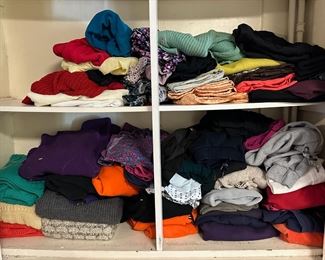 Over 40 Pieces Unsorted Womens Clothing: Sweaters, Sweatpants, Pants & More
Lot #: 96