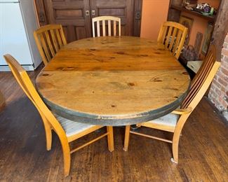 Vintage Solid Oak Adjustable Pedestal Dining Room Table With 2 Leaves
Lot #: 9