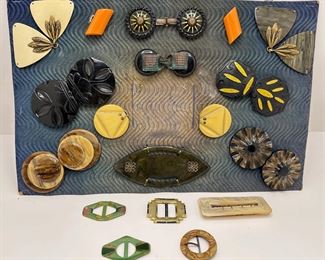 16 Vintage Unused Belt Buckles, Celluloid, Pearline & More
Lot #: 62