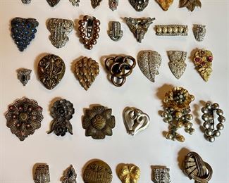 Over 30 Scarf Clips, Mostly Vintage
Lot #: 153
