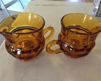 Thumbprint amber cream & sugar