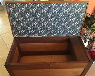 Wood blanket chest/inside picture