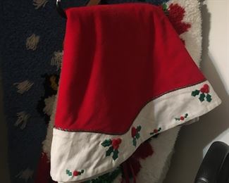 Handcrafted Christmas tree skirt VGC