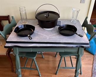 Griswold Dutch oven with top And to skillets number 7 and number 10