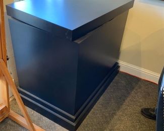 52. Display 36H x 24 x 39