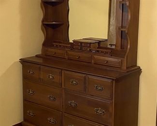 Moosehead Dresser w/Mirror