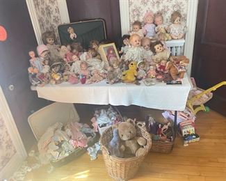 Lots of dolls here! 