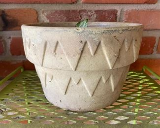 Vintage planter by Athens Pottery of Athens, Texas........To register in order to place bids go to www.capitolsalesservices.hibid.com