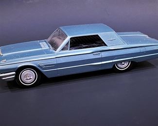 Vintage 1965........To register in order to place bids go to www.capitolsalesservices.hibid.com Ford Thunderbird promotional model radio.