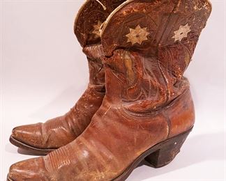 1940s Justin Western Boots........To register in order to place bids go to www.capitolsalesservices.hibid.com
