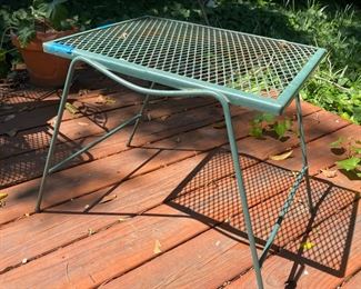 Vintage metal mesh patio side table......To register in order to place bids go to www.capitolsalesservices.hibid.com