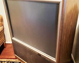Vintage Curtis Mathes Large Screen Television ......To register in order to place bids go to www.capitolsalesservices.hibid.com