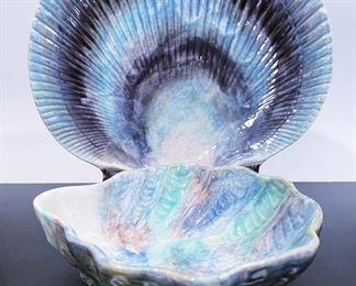 Antique Majolica ........To register in order to place bids go to www.capitolsalesservices.hibid.com