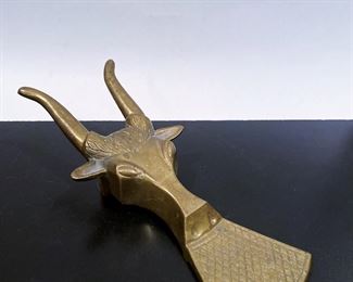 Vintage brass boot horn......To register in order to place bids go to www.capitolsalesservices.hibid.com