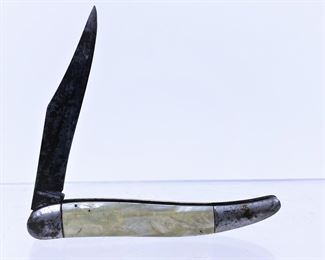 Vintage single blade pocket knife by Hammer........To register in order to place bids go to www.capitolsalesservices.hibid.com