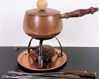 Vintage fondue pot ......To register in order to place bids go to www.capitolsalesservices.hibid.com