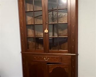 FANTASTIC VINTAGE CORNER CABINET