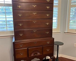 MAHOGANY QUEEN ANNE CHEST ON CHEST / HIGHBOY