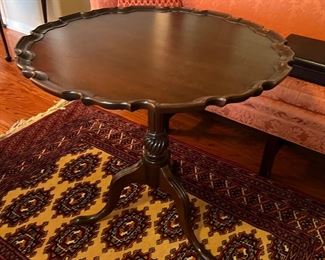 MAHOGANY TILT TOP TABLE 
