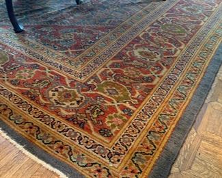 This rug measures slightly smaller than 10‘ x 12‘