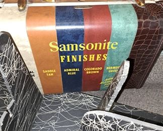 "Samsonite Finishes" salesman sample suitcase