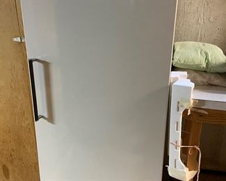 Frigidaire upright freezer - must remove from basement