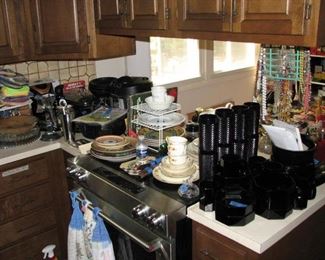Lots of kitchen stuff