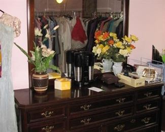 Part of nice Broyhill bedroom set