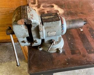 LARGE ALLIED VICE ATTACHED TO WELDING TABLE.