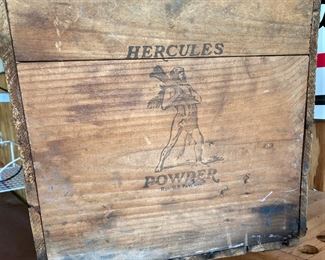 ANTIQUE HERCULES GUN POWDER WOODEN SHIPPING CONTAINER.