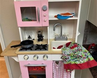 FANTASTIC VINTAGE CHILDS KITCHEN SET WITH MANY EXTRA ACCESSORIES.