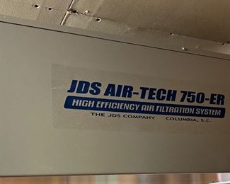 SWEET AND LIKE NEW JDS AIR-TECH 750 ER, HIGH EFFICIENCY AIR FILTRATION SYSTEM. THE BEST OF THE BEST.