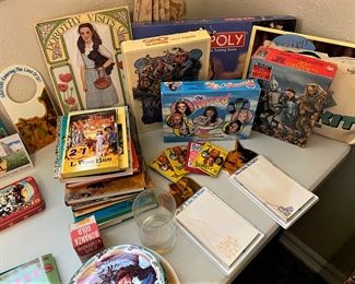 VINTAGE AND HARD TO FIND WIZARD OF OZ COLLECTIBLES.