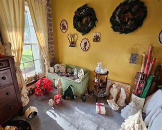 Christmas wreaths, dish set, wrapping paper, ceramics, ornaments