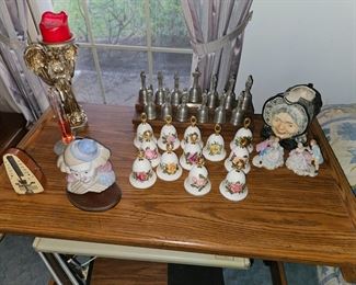 12 Danbury Mint American Rose bells set, Apostle bells set, sad clown, Desk with movable riser and lamp,